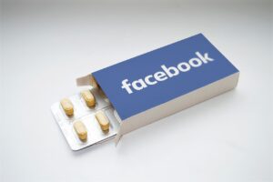 facebook, social media addiction, internet addiction-2387089.jpg